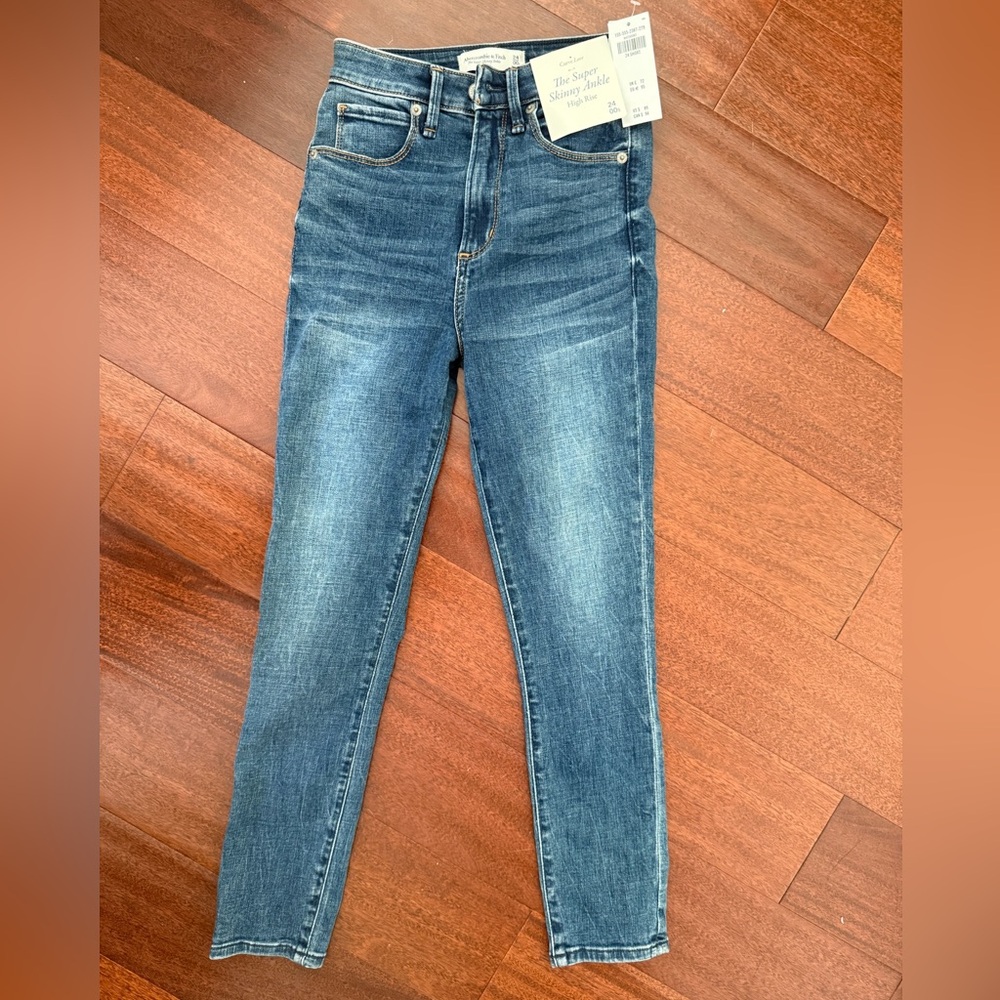 NWT Abercrombie & Fitch High Rise Skinny Jeans - size 24 (00 short)